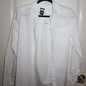GAP women’s Classic White Button-Down Shirt